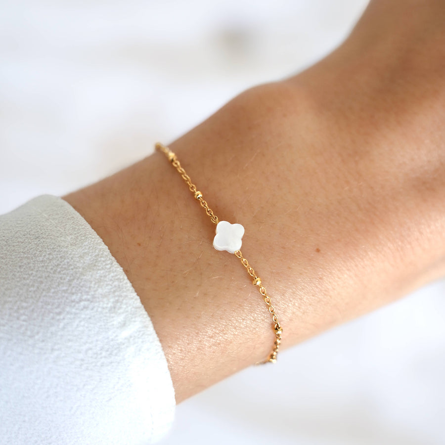 Armband met parelmoer klaver