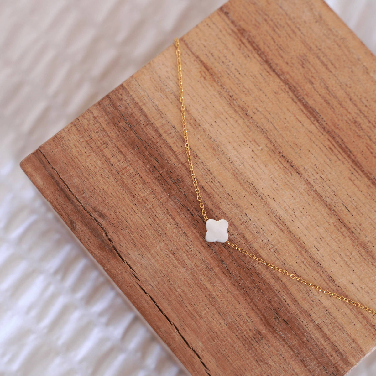 Ketting met witte klaver